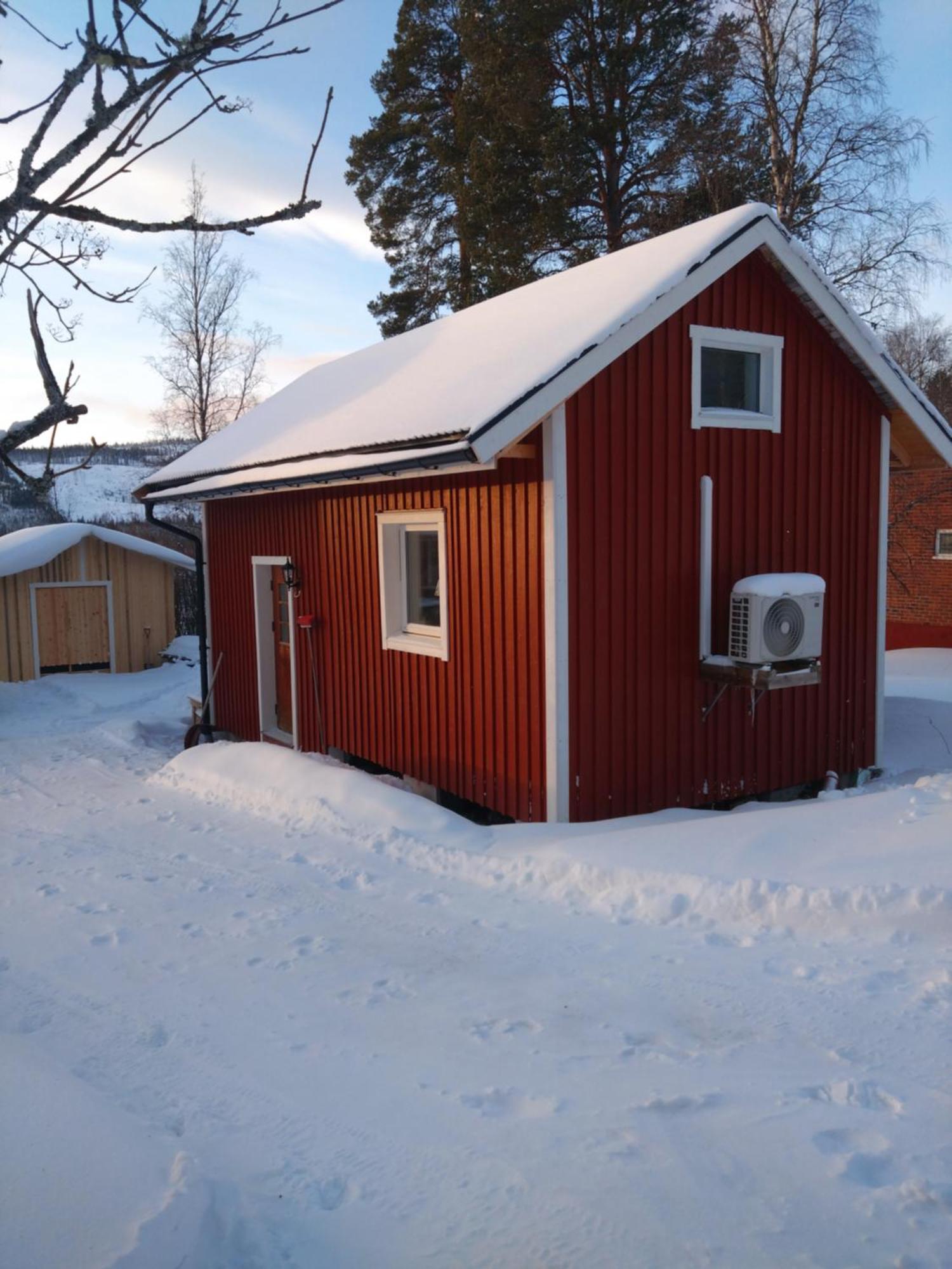 Ferienhaus Nyrenoverad Charmig Gaeststuga Med Sovloft I Jaerpen